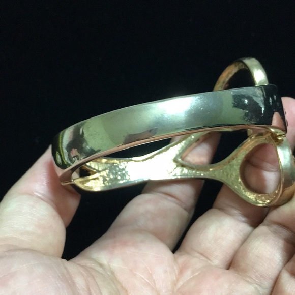 🖤Scissors💕design hinged bangle - Picture 8 of 15